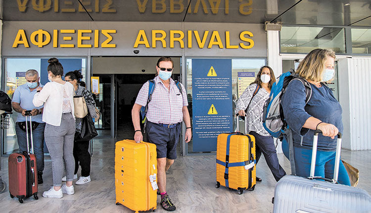 Τα πιστοποιητικά και οι τουρίστες