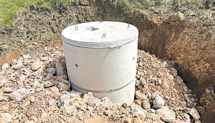 Κατασκευή φρέατος για τη στράγγιση υπόγειων νερών 