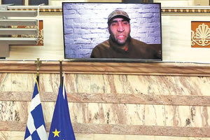 Έντονες αντιδράσεις στη Βουλή για την παρέμβαση μέλους του τάγματος Αζόφ