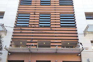 ΟΙ ΕΥΘΥΝΕΣ, Η ΕΛΛΕΙΨΗ ΠΡΟΣΩΠΙΚΟΥ ΚΑΙ Ο ΜΟΝΟΔΡΟΜΟΣ Ο αργός θάνατος της Βικελαίας Βιβλιοθήκης