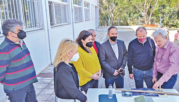 ΣΕ ΣΥΝΕΡΓΑΣΙΑ ΜΕ ΤΗΝ ΠΕΡΙΦΕΡΕΙΑ ΚΑΙ ΤΙΣ ΔΙΕΥΘΥΝΣΕΙΣ ΔΕΥΤΕΡΟΒΑΘΜΙΑΣ εκδόσεις της Ε.Κ.Ι.Μ. σε 218 Γυμνάσια και Λύκεια της Κρήτης