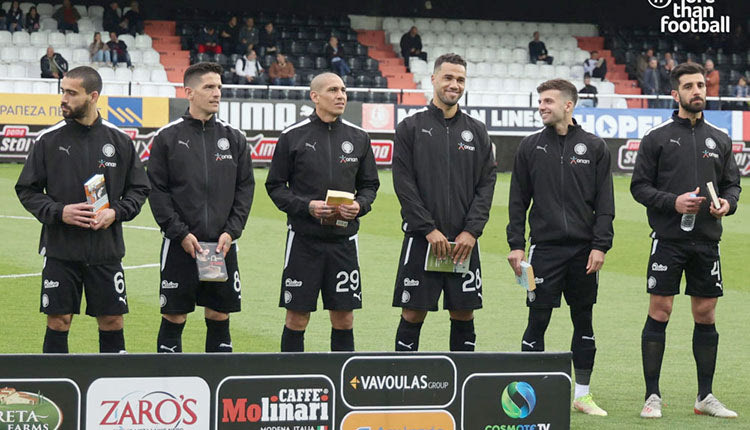 Με βιβλία στα χέρια εμφανίστηκαν οι παίκτες του ΟΦΗ στο ματς με τον Απόλλωνα