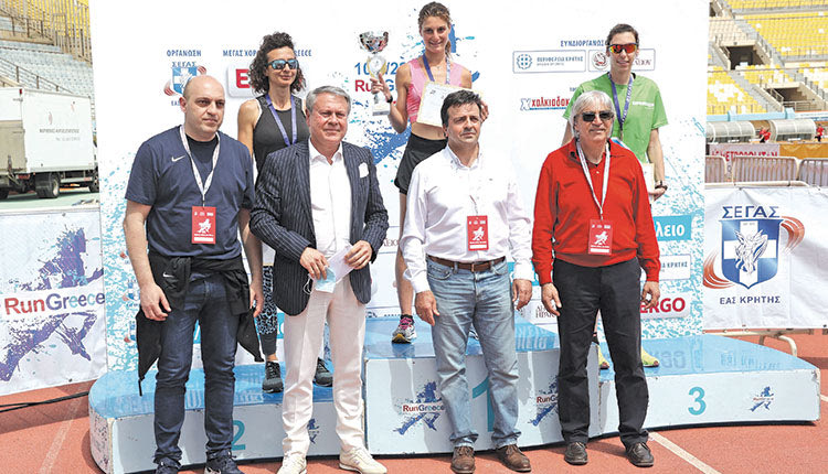 Οι κ.κ. Βαρδαβάς, Βλαττάκης, Συριγωνάκης, Γιατρουδάκης στην απονομή των 10 χιλ.