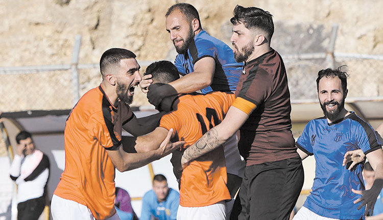 Νίκη τίτλου πανηγύρισαν έξαλλα οι παίκτες του Τυμπακίου.