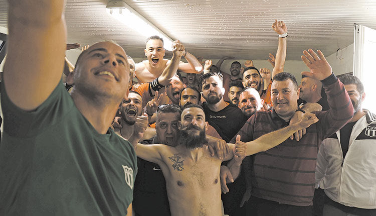 Η πανηγυρική «σέλφι» των παικτών του ΑΟΤ μέσα από τ΄αποδυτήρια