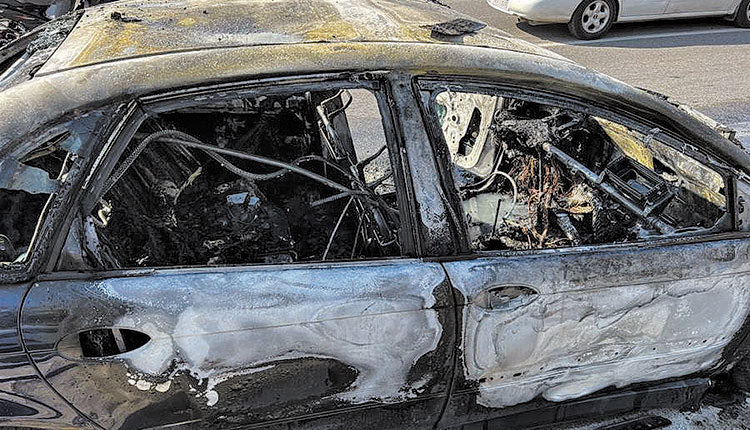 Ο 17χρονος δεν πρόλαβε να βγει από το φλεγόμενο αυτοκίνητο