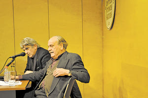 Στην παρουσίαση του βιβλίου του Αντώνη Καρτσάκη, με τον συγγραφέα, τη Χριστίνα Ντουνιά, καθηγήτρια του Εθνικού Καποδιστριακού Πανεπιστημίου Αθηνών και τον Θεοχάρη Δετοράκη, ομότιμο καθηγητή του Πανεπιστημίου Κρήτης.