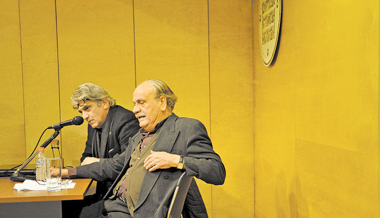 Στην παρουσίαση του βιβλίου του Αντώνη Καρτσάκη, με τον συγγραφέα, τη Χριστίνα Ντουνιά, καθηγήτρια του Εθνικού Καποδιστριακού Πανεπιστημίου Αθηνών και τον Θεοχάρη Δετοράκη, ομότιμο καθηγητή του Πανεπιστημίου Κρήτης.