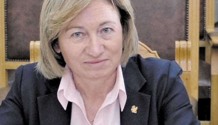 η κ. Ευαγγελία Σχοιναράκη Ηλιάκη,