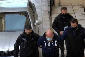 Ο Νορβηγός δεν παρέστη στο δικαστήριο αλλά εκπροσωπήθηκε από διορισμένο συνήγορο υπεράσπισης