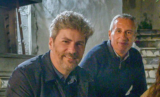 Οι σεφ Μανώλης Παπουτσάκης και Πέτρος Κοσμαδάκης