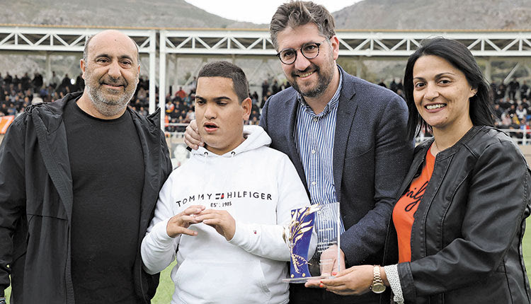 Τον πιστό φίλαθλο του Ηροδότου Ραφαήλ Δερμιτζάκη βράβευσε ο κ. Μποκέας