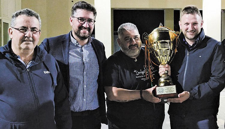 Στο δημαρχείο Μαλεβιζίου μεταφέρθηκε η κούπα μετά τον θρίαμβο του Αλμυρού.