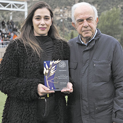 Τη βράβευση του αείμνηστου Μανόλη Φρουδάκη έκανε ο κ. Λαμπρινός στην κόρη του