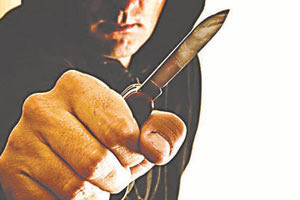 ΛΗΣΤΕΙΑ ΜΕ ΜΑΧΑΙΡΙ