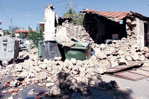 Σεισμοπαθείς στο... περίμενε με τα ρίχτερ να “χορεύουν”