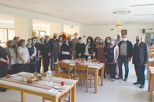 Ήταν μια δύσκολη μάχη, αλλά το γηροκομείο των ιδρυμάτων Καλοκαιρινού την πέρασε! Και με επιτυχία! Κι αυτό αναφέρει στο σχόλιό του ο Αλέξης Καλοκκαιρινός που βρέθηκε και ευχαρίστησε τα στελέχη και το προσωπικό του γηροκομείου που παρά τα τόσα κρούσματα ανταποκρίθηκε με μεγάλη επιτυχία…