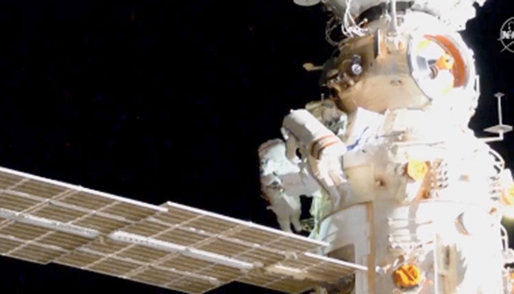 ΠΕΡΙΠΑΤΟΣ ΤΟΝ ΡΩΣΩΝ ΣΤΟ ΔΙΑΣΤΗΜΑ