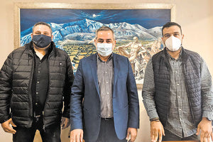 Ο κ. Στεφανάκης με τους Θ. Κοντογιάννη και Μ. Κασσάκη