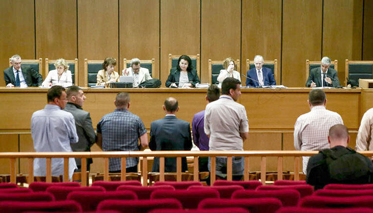 Δεκαοκτώ μήνες μετά την πρωτόδικη καταδικαστική απόφαση για την εγκληματική οργάνωση Χρυσή Αυγή, θα ξεκινήσει η δίκη σε δεύτερο βαθμό. Η δίκη προσδιορίστηκε στις 15 Ιουνίου (2022) και έπειτα από αίτημα των συνηγόρων πολιτικής αγωγής που έγινε δεκτό από την πρόεδρο του Τριμελούς Συμβουλίου Διοίκησης του Εφετείου Αθηνών κ. Δρακοπούλου – Τριανταφύλλη (απέστειλε χθες σχετικό αίτημα στο υπουργείο Δικαιοσύνης, από το οποίο ζητά την άμεση έκδοση Υπουργικής Απόφασης), αναμένεται να διεξαχθεί κατ' αποκλειστικότητα στην αίθουσα τελετών του Εφετείου Αθηνών. «Η εξέλιξη αυτή δικαιώνει το αίτημά μας και καταδεικνύει ότι το σύνολο των κριτηρίων με τα οποία το αιτιολογούμε (πρόσβαση κοινού και δημοσιογράφων, εξασφάλιση απρόσκοπτης συμμετοχής παραγόντων δίκης), που είχε αποτελέσει και μη εισακουσθέν αίτημα της Προέδρου του πρωτοβάθμιου δικαστηρίου, κ. Μαρίας Λεπενιώτη, υιοθετείται και υποστηρίζεται πλέον και από τα αρμόδια υπηρεσιακά διοικητικά όργανα του Εφετείου Αθηνών, ενώ θετικά έχει εισηγηθεί κατ’ επανάληψη και η Προϊσταμένη της Εισαγγελίας Εφετών Αθηνών κ. Μαρία Γκανέ» αναφέρουν οι συνήγοροι. Και προσθέτουν: «Ύστερα από όλα αυτά ο Υπουργός Δικαιοσύνης μόνο πολιτικούς λόγους θα είχε για να αρνηθεί την ικανοποίηση του αιτήματος, αφού όλοι οι υπηρεσιακοί λόγοι συνηγορούν στην αποδοχή του. Τον καλούμε να εκδόσει άμεσα την αιτούμενη Υ.Α. και να ορίσει την αίθουσα τελετών του Εφετείου Αθηνών ως τόπο κατ’ αποκλειστικότητα διεξαγωγής της δίκης Χ.Α. στον δεύτερο βαθμό».