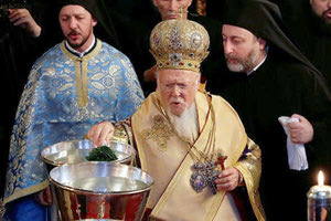 ΜΕΤΑ ΤΗΝ ΕΥΧΗ ΑΠΟ ΤΟΝ ΟΙΚΟΥΜΕΝΙΚΟ ΠΑΤΡΙΑΡΧΗ Ξεκίνησε η διαδικασία της παρασκευής του Αγίου Μύρου