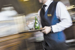 ΞΕΝΟΔΟΧΟΙ ΣΕ ΑΠΟΓΝΩΣΗ Ψάχνουν υπαλλήλους από... διαδικτυακή πλατφόρμα