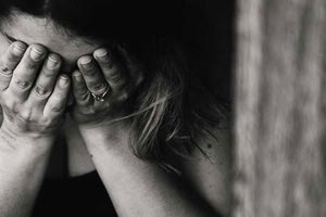 κακοποιηση ενδοοικογενειακη βια