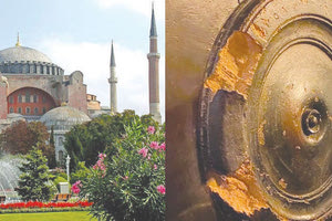 βανδαλισμός της Αυτοκρατορικής Πύλης της Αγίας Σοφίας στην Κωνσταντινούπολη.