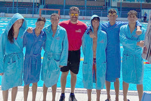 Οι αθλητές των Πρωταθλητών με τον προπονητή τους