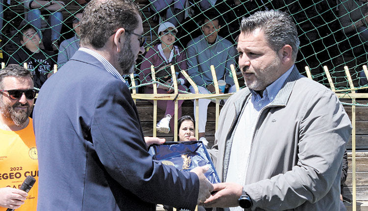 Ο κ. Στειακάκης με τον  Δημήτρη Παπουτσάκη