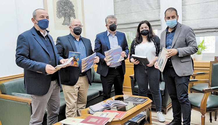 ΑΠΟ ΤΗΝ ΠΕΡΙΦΕΡΕΙΑ ΚΡΗΤΗΣ ΓΙΑ ΝΑ ΤΙΜΗΣΕΙ ΤΗΝ ΠΑΓΚΟΣΜΙΑ ΗΜΕΡΑ βιβλία σε σχολεία, βιβλιοθήκες και φορείς πολιτισμού