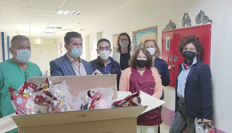 Πασχαλινά δώρα στα παιδιά, από το Σωματείο Εργαζομένων στο ΠΑΓΝΗ