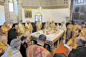 ΚΟΡΥΦΩΘΗΚΕ ΧΘΕΣ Η ΔΙΑΔΙΚΑΣΙΑ ΣΤΟ ΦΑΝΑΡΙ ΑΠΟ ΤΟΝ ΟΙΚΟΥΜΕΝΙΚΟ ΠΑΤΡΙΑΡΧΗ Με βιολογικό λάδι από τη Μονή Τοπλού έγινε το Άγιο Μύρο