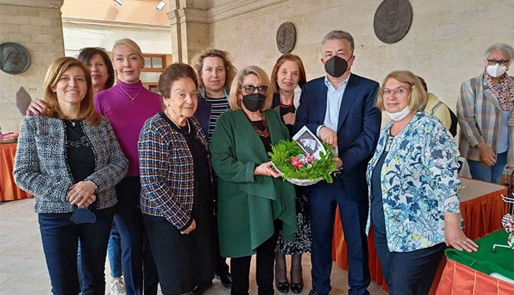 ΣΥΝΔΕΣΜΟΣ ΜΕΛΩΝ ΓΥΝΑΙΚΕΙΩΝ ΣΩΜΑΤΕΙΩΝ ΗΡΑΚΛΕΙΟΥ ΚΑΙ Ν. ΗΡΑΚΛΕΙΟΥ Πάνω από δύο χιλιάδες αυγά έβαψαν για το παζάρι τους 