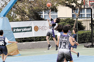 Φάση από αγώνα του τουρνουά «Γιάννης Μαυράκης»