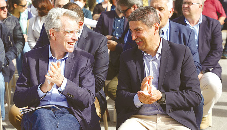 Όπως θα διαβάσετε σε άλλες στήλες, στην προβλήτα του Κούλε στήθηκε το εντυπωσιακό σκηνικό για την τελετή έναρξης του ΔΕΗ Ποδηλατικού Γύρου Ελλάδας με πέντε συναρπαστικές διαδρομές από την Κρήτη ως τα Ιωάννινα.