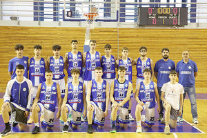 Η ομάδα μπάσκετ του «Ηράκλειο» όπως παρατάχθηκε χθες στη πρεμιέρα του Πανελληνίου