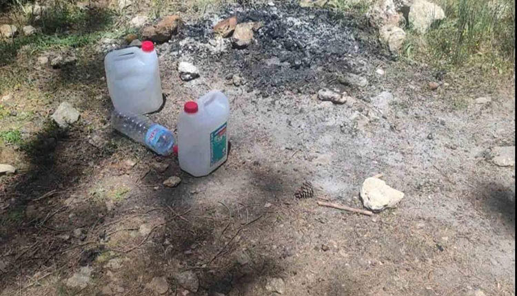 Έβαλαν φωτιές, άφησαν και τα σκουπίδια τους