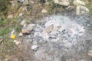 Έβαλαν φωτιές, άφησαν και τα σκουπίδια τους