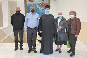 Ο Πρόεδρος και καθηγητής του Ινστιτούτου Ελληνικής Γλώσσας πρωτοπρεσβύτερος Γεώργιος Μαρνέλλος με τον Περιφερειάρχη Κρήτης Σταύρο Αρναουτάκη