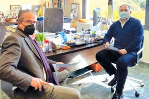 ο πρόεδρος της ΠΕΔ Κρήτης Γιάννης Κουράκης στα Χανιά με τον γραμματέα της ΠΕΔ Κρήτης δήμαρχο Πλατανιά κ. Γιάννη Μαλανδράκη