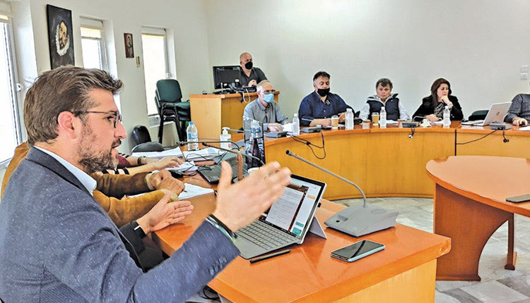 Ο δήμαρχος κ. Μ. Μποκέας στο Δημοτικό Συμβούλιο Μαλεβιζίου