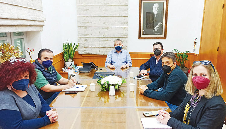 με τον περιφερειάρχη Κρήτης, κ. Σταύρο Αρναουτάκη, το προεδρείο του Δικτύου Οινοποιών