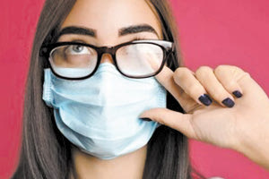 Covid-19, μάσκες και άνθρωποι που φορούν γυαλιά