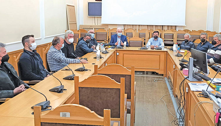 Με τους προέδρους ΤΟΕΒ της Περιφερειακής Ενότητας Ηρακλείου συναντήθηκαν στο πλαίσιο σύσκεψης ο αντιπεριφερειάρχης Ηρακλείου Νίκος Συριγωνάκης