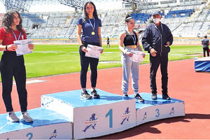 ΣΧΟΛΙΚΑ-ΣΤΙΒΟΣ: Στιγμιότυπο από τις απονομές