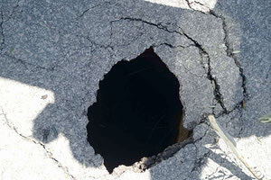 “Μαύρη τρύπα” στο δρόμο Αγίας Βαρβάρας - Πανασού