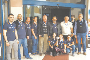 Οι σκακιστές του Γαζίου με τα μετάλλιά τους