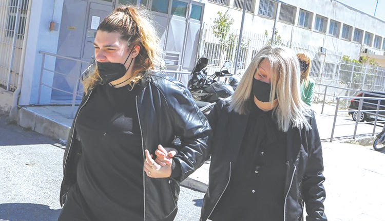 Οι δύο γυναίκες επισκέφτηκαν χθες την κατηγορούμενη