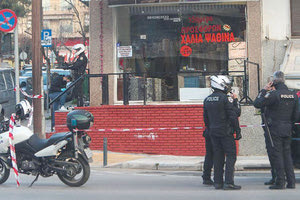 Μεγάλη είναι η κινητοποίηση της αστυνομίας προκειμένου να βρεθεί εκείνος που πυροβόλησε και σκότωσε τον 46χρονο στα Διαβατά Θεσσαλονίκης.